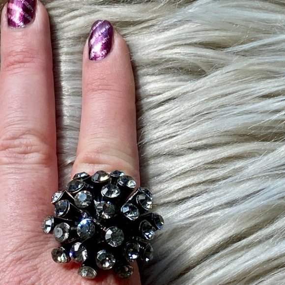 🟣 (2/$20) - Gorgeous Black tone with gems Statement Stretch Ring - One Size - Picture 3 of 12